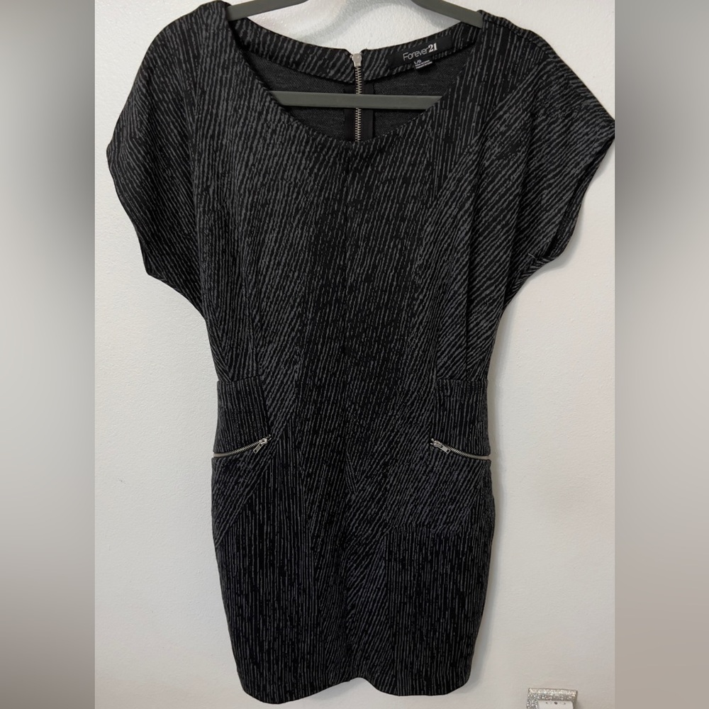 Forever 21 dress with zippered side pockets.